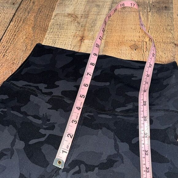 Lululemon Align Crop *21"
Incognito Camo Multi Grey
Size 6 - Picture 12 of 12